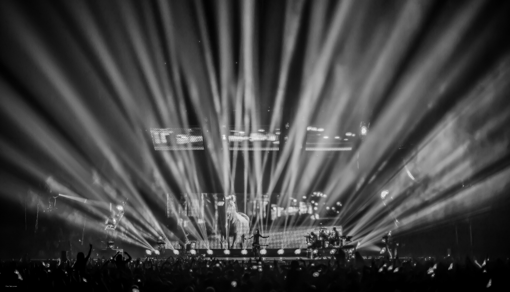 THIRTY SECONDS TO MARS